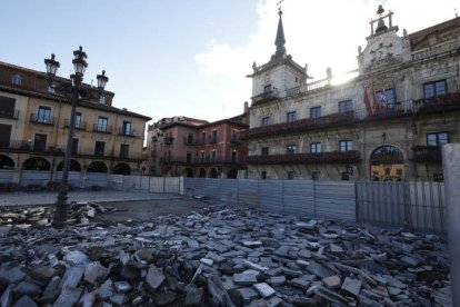 Las obras de la plaza Mayor obligan a que el mercado ya se traslade esta semana.