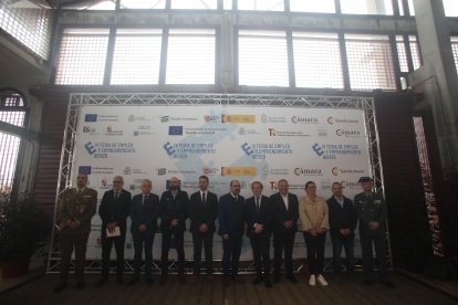 Foto oficial de la inauguración de la Feria, con las instituciones presentes.