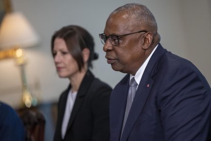 Fotografía de archivo del secretario de Defensa de Estados Unidos, Lloyd Austin, durante una reunión, el 15 de octubre de 2024. EFE/EPA/Shawn Thew