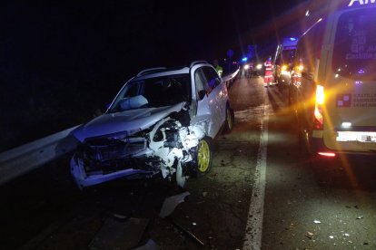 Imagen del otro coche implicado en la colisión frontolateral.