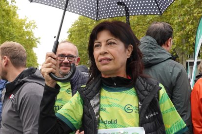 La ministra de Igualdad, Ana Redondo, participa en la XIII Valladolid en marcha contra el cáncer", este domingo. Valladolid se ha vuelto a teñir este sábado de verde en la 'XIII Valladolid en marcha contra el cáncer', la carrera solidaria más importante de España y que en esta edición ha alcanzado 51.076 inscritos entre corredores y 'andarines', según datos de última hora de ayer, convertida en una de las más multitudinarias. EFE/ Nacho Gallego