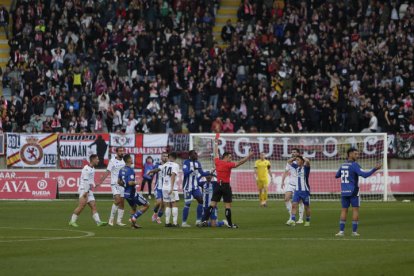 Imágenes del derbi Cultural Leonesa - Ponferradina.