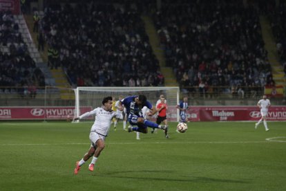 Imágenes del derbi Cultural Leonesa - Ponferradina.