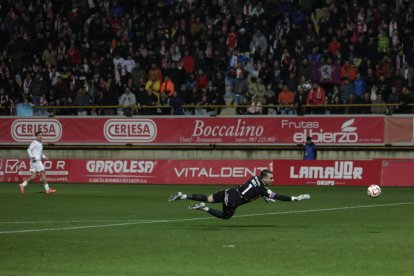 Imágenes del derbi Cultural Leonesa - Ponferradina.