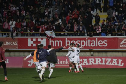 Imágenes del derbi Cultural Leonesa - Ponferradina.