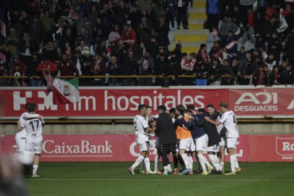 Imágenes del derbi Cultural Leonesa - Ponferradina.