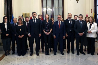 El ministro de Política Territorial y Memoria Democrática, Ángel Víctor Torres, preside la reunión del Comité preparatorio de la Conferencia de Presidentes, a la que asiste el consejero de la Presidencia, Luis Miguel González Gago.