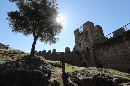 El Castillo de Cornatel, en el Camino de Invierno.