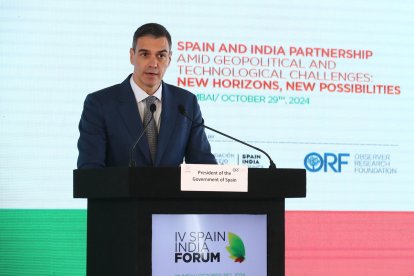 BOMBAY, 29/10/2024.- El presidente del Gobierno español, Pedro Sánchez, interviene durante el Foro Empresarial Spain-India Business Summit, organizado en Bombay con motivo de su visita oficial a la India, y en el que participaron representantes de unas 150 empresas indias y 120 españolas. EFE/Moncloa/ Fernando Calvo SOLO USO EDITORIAL/SOLO DISPONIBLE PARA ILUSTRAR LA NOTICIA QUE ACOMPAÑA (CRÉDITO OBLIGATORIO)