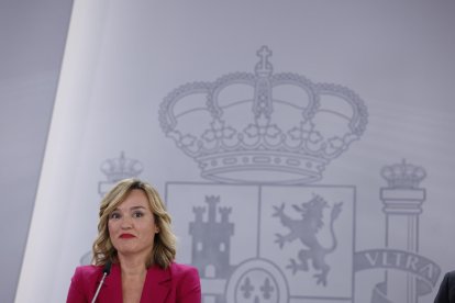 La ministra de Educación, Formación Profesional y Deportes y portavoz del Gobierno, Pilar Alegría, durante la rueda de prensa posterior a la reunión del Consejo de Ministros, este martes, en el complejo del Palacio de la Moncloa, en Madrid. EFE/Javier Lizón