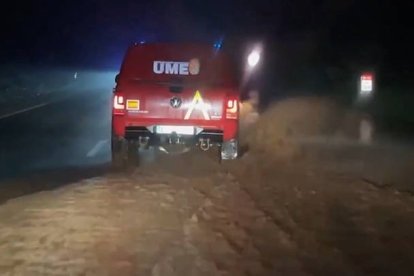 Captura de un video facilitado por la UME. El personal del tercer batallón de la Unidad Militar de Emergencias (UME) se ha desplegado en los municipios valencianos de Utiel y Requena.