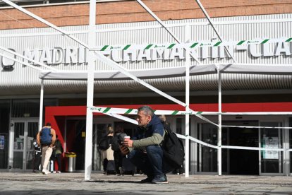 La circulación ferroviaria sigue suspendida en las líneas que enlazan Madrid con Valencia y en las cercanías de la propia capital de la Comunidad Valenciana por las condiciones atmosféricas adversas.