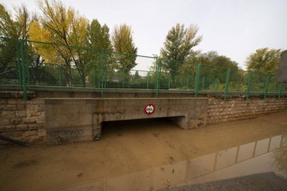 Vista de una zona inundada en Teruel este miércoles tras una noche de intensas tormentas ocasionados por la dana.