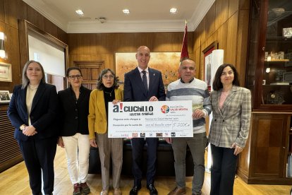 Entrega de la recaudación del Bocadillo Solidario de Cecina a la Asociación Salud Mental León.