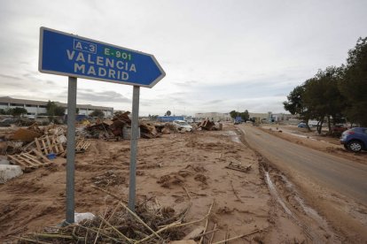 Imagen de los accesos al polígono industrial de Riba-roja, este viernes.