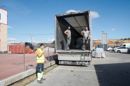 Voluntarios de La Sobarriba que parten hoy a las 5.00 de la madrugada a Catarroja.