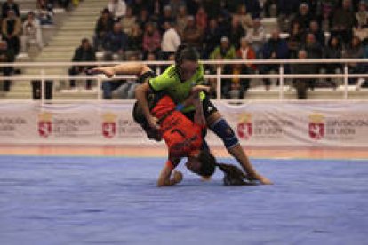 La lucha leonesa femenina será beneficiada con la presencia de las luchas olímpicas.