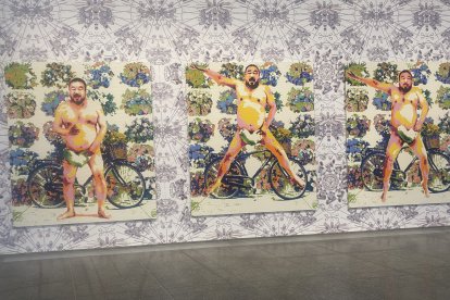 Las tres obras en las que el artista chino Ai Weiwei aparece semidesnudo. DL