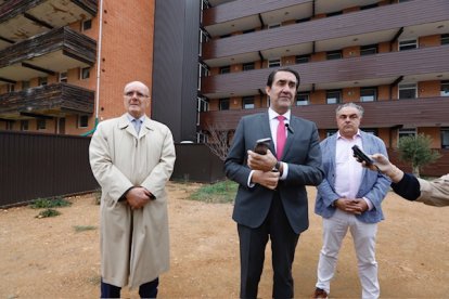 Quiñones entrega las viviendas de los camineros en Astorga.