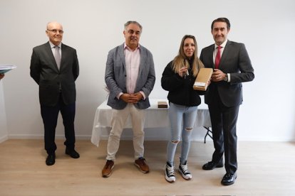 Quiñones entrega las viviendas de los camineros en Astorga.