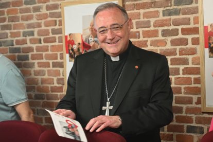 El obispo de León y presidente de Cáritas Diocesana de León, el padre  Luis Ángel de las Heras durante la presentación pública realizada este miércoles de la memoria de actividades del 2023 de la Entidad.