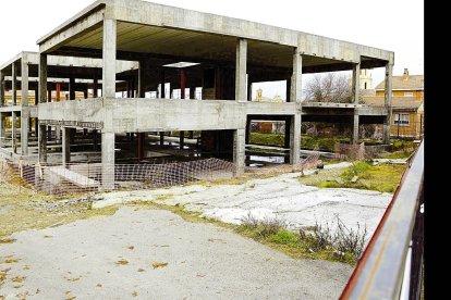 Estado actual de las obras después de que la empresa constructora abandonara el proyecto.