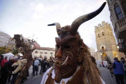 Desfile de mascaradas en La Bañeza.