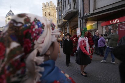 Desfile de mascaradas en La Bañeza.