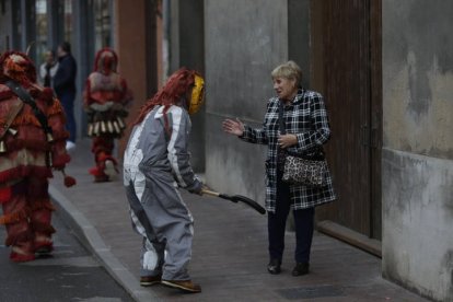 Desfile de mascaradas en La Bañeza.