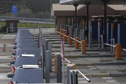 Estado de la autopista AP66 y la carretera N630 debido al corte de tráfico por un argayo.