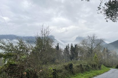 Imagen de nubes en las montañas de Cantabria. EFE/Miguel Ramos