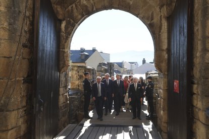 Entrada de las autoridades en el Castillo de los Templarios.