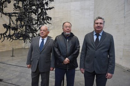 Gonzalo Santonja, Ai Weiwei y Álvaro Rodríguez Fominaya.