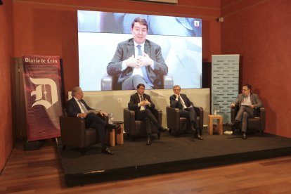 Torné, Mañueco, Rueda y Riveiro, durante la intervención del presidente de Castilla y León.