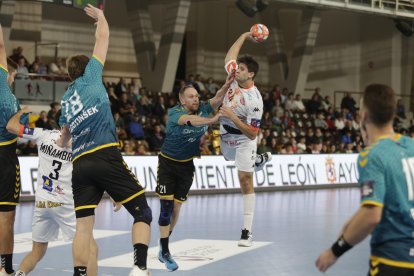 El Ademar, en el partido de la Liga Europea disputado en el Palacio frente al Gorenje.