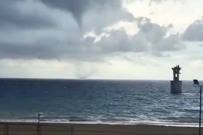Un tornado sorprende en Malaga.