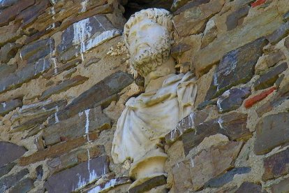 Busto de 'Marco Aurelio' cuando lucía como 'san Pedro' en la iglesia de Quintana del Marco.