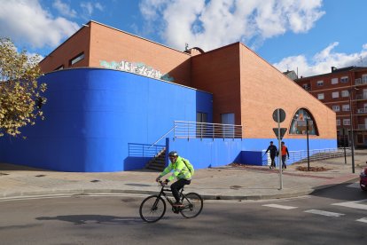 Exterior de las piscinas climatizadas de El Plantío de Ponferrada.