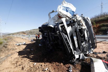 27/02/2019: Colisión entre una furgoneta de mantenimiento de la autopista AP-66 -66 y un vehículo articulado a la altura del kilómetro 120 de la AP-66.