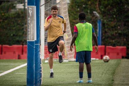 Jesús Rodicio Palma en un entrenamiento de la presente temporada en La Masía.