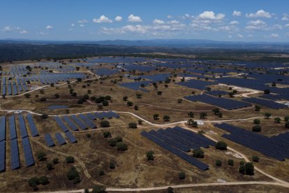 Vista de una macroplanta solar en Cedillo, Cáceres.