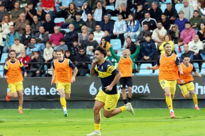 Antón Escobar se convirtió en el gran protagonista de la Cultural en el partido ante el Celta Fortuna en Barreiro al anotar dos goles.