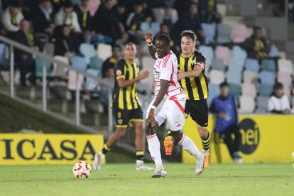 La Ponferradina vence al Barakaldo y se sitúa a un punto del play off.