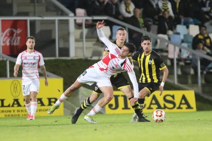 La Ponferradina vence al Barakaldo y se sitúa a un punto del play off.