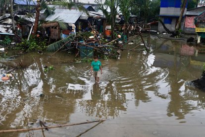 Una zona de filipinas inundada tras el paso del tifón Man-yi. 
                      EFE/EPA/FRANCIS R. MALASIG