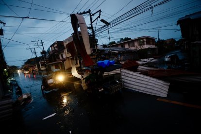 Una zona de filipinas inundada tras el paso del tifón Man-yi. 
                      EFE/EPA/FRANCIS R. MALASIG