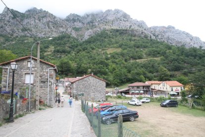 Carretera de Posada a Caín.