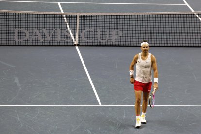 El tenista español Rafa Nadal durante el entrenamiento previo a las finales de Copa Davis, este lunes en Málaga. EFE/Jorge Zapata