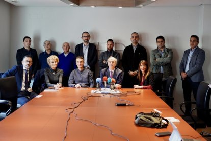 El presidente de la Fele, con los empresarios que reciben la Mención Especial en el Día de la empresa este año.