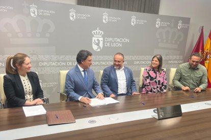 Acto de la cesión de terrenos de Sahagun a la Diputación de León.